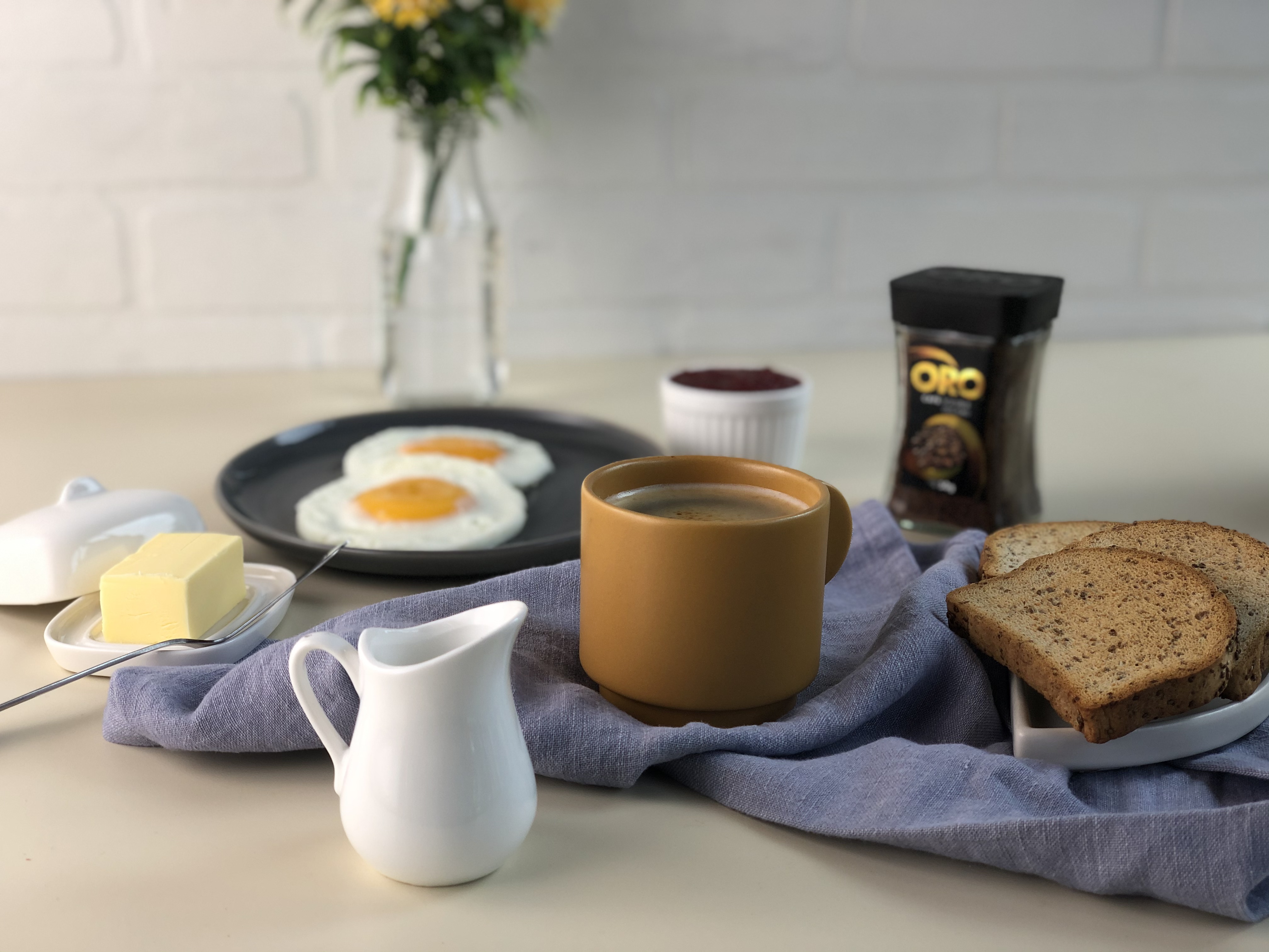 Escena de desayuno editorial